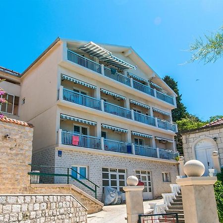 Apartments By The Sea Brist, Makarska - 15714 Podaca Kültér fotó