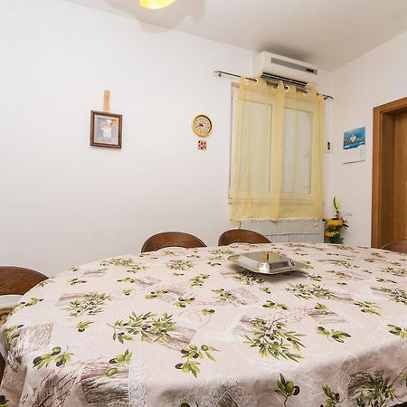 Apartments By The Sea Brist, Makarska - 15714 Podaca Szoba fotó