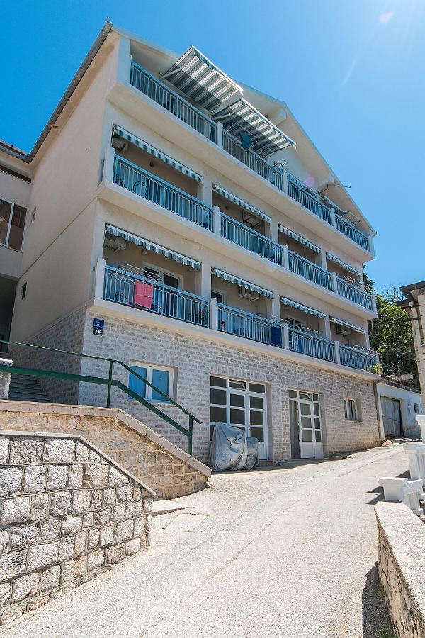 Apartments By The Sea Brist, Makarska - 15714 Podaca Kültér fotó