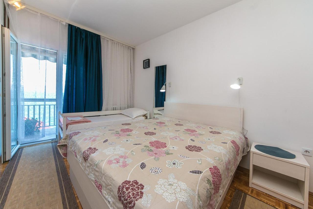Apartments By The Sea Brist, Makarska - 15714 Podaca Kültér fotó