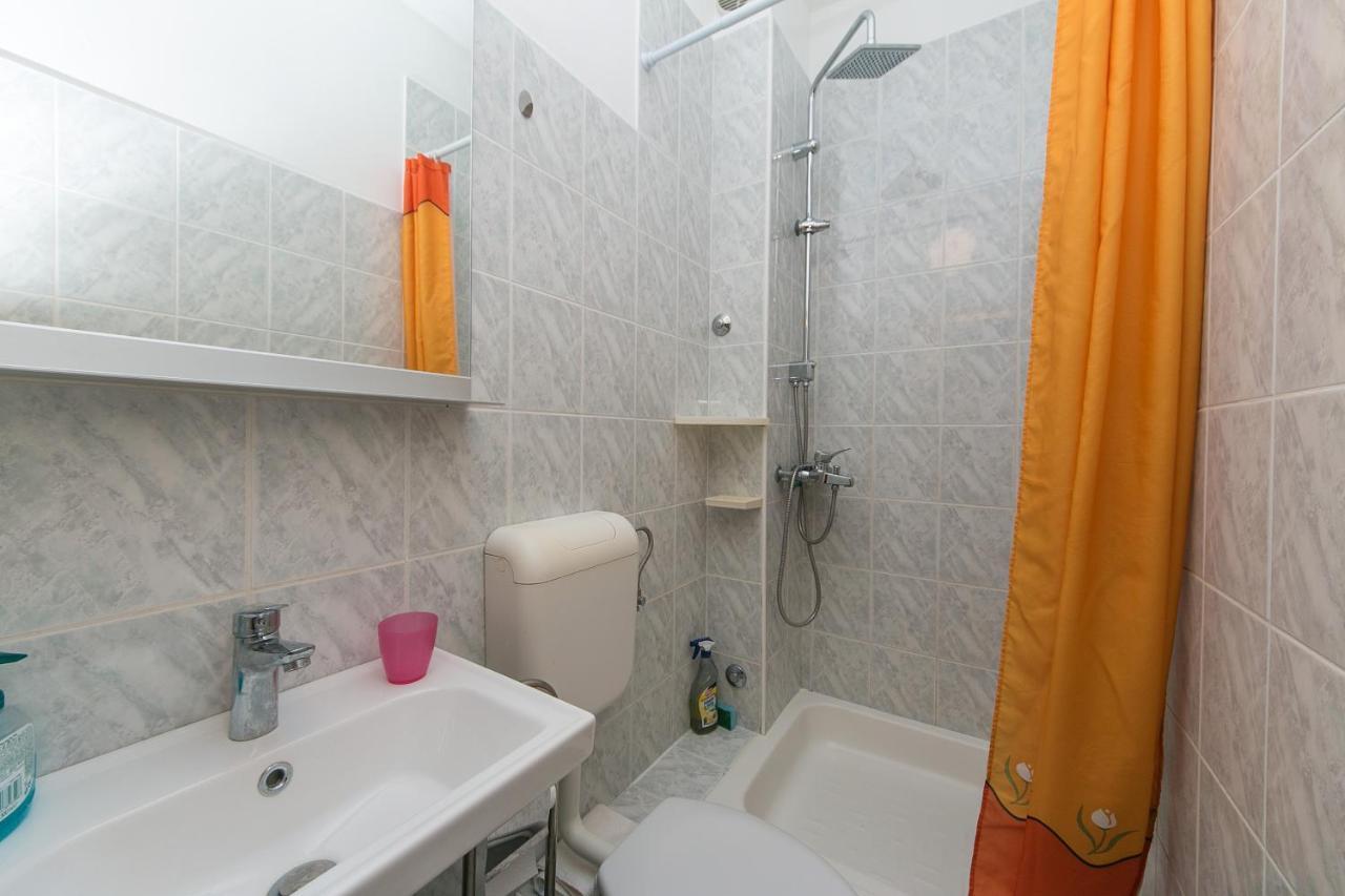 Apartments By The Sea Brist, Makarska - 15714 Podaca Kültér fotó