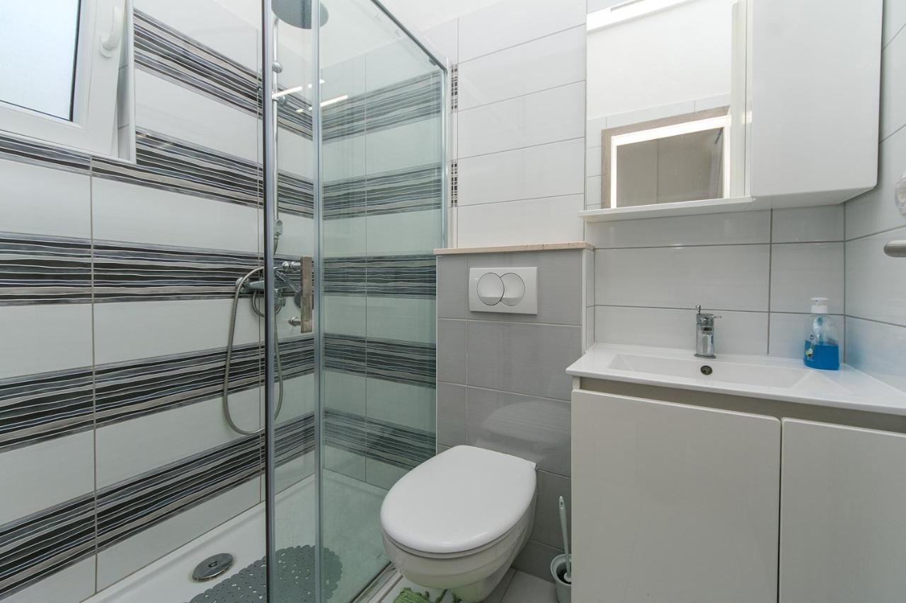 Apartments By The Sea Brist, Makarska - 15714 Podaca Kültér fotó